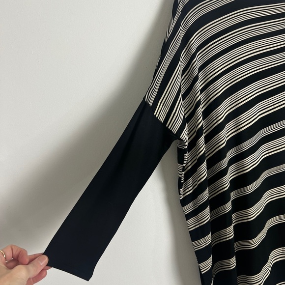 J.Jill Wearever Collection Black Beige Diagonal Stripe Batwing Sleeve Tunic Top - Picture 4 of 9
